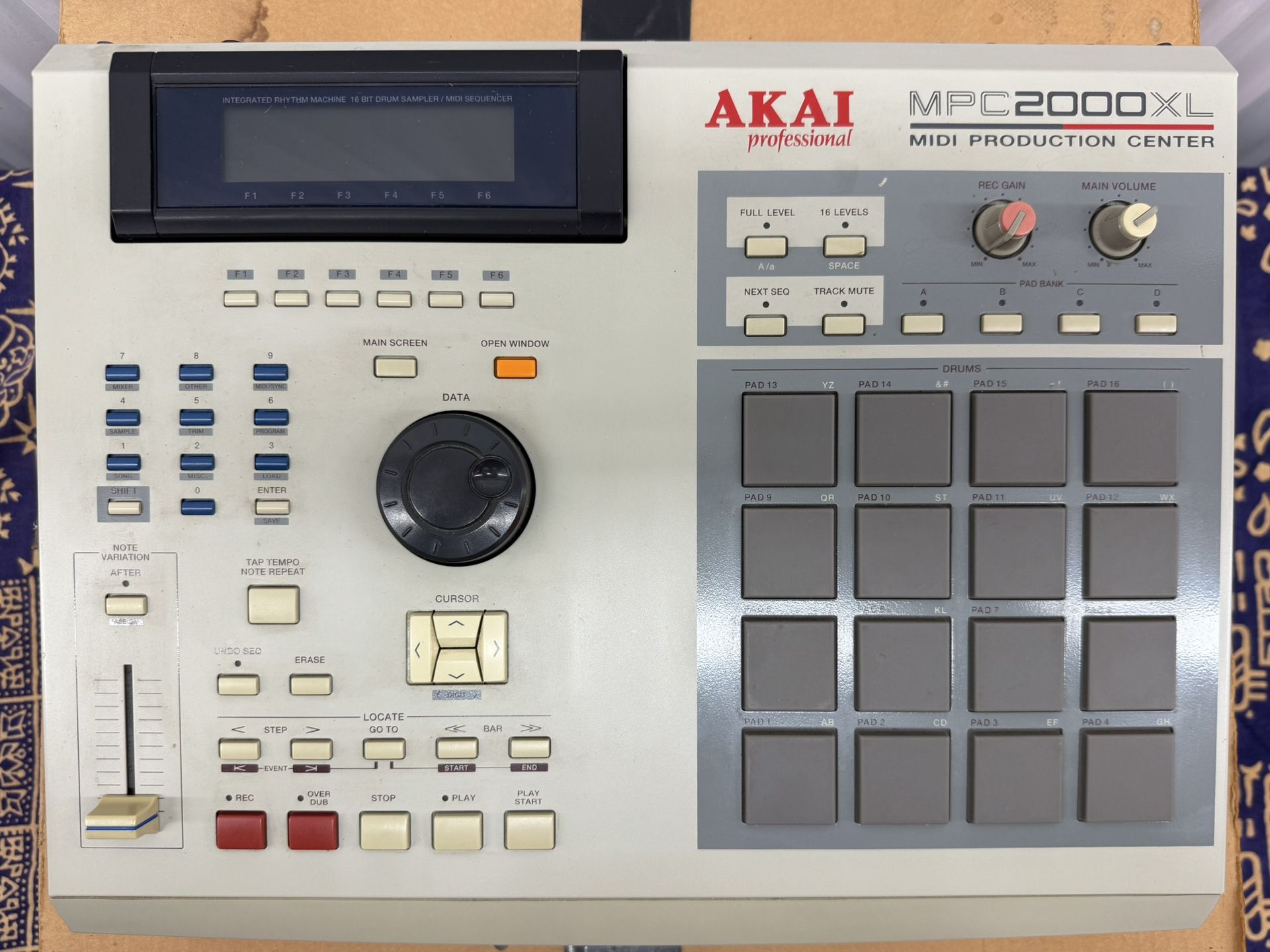 Akai MPC 2000XL