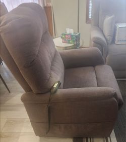 Like new lift chair
