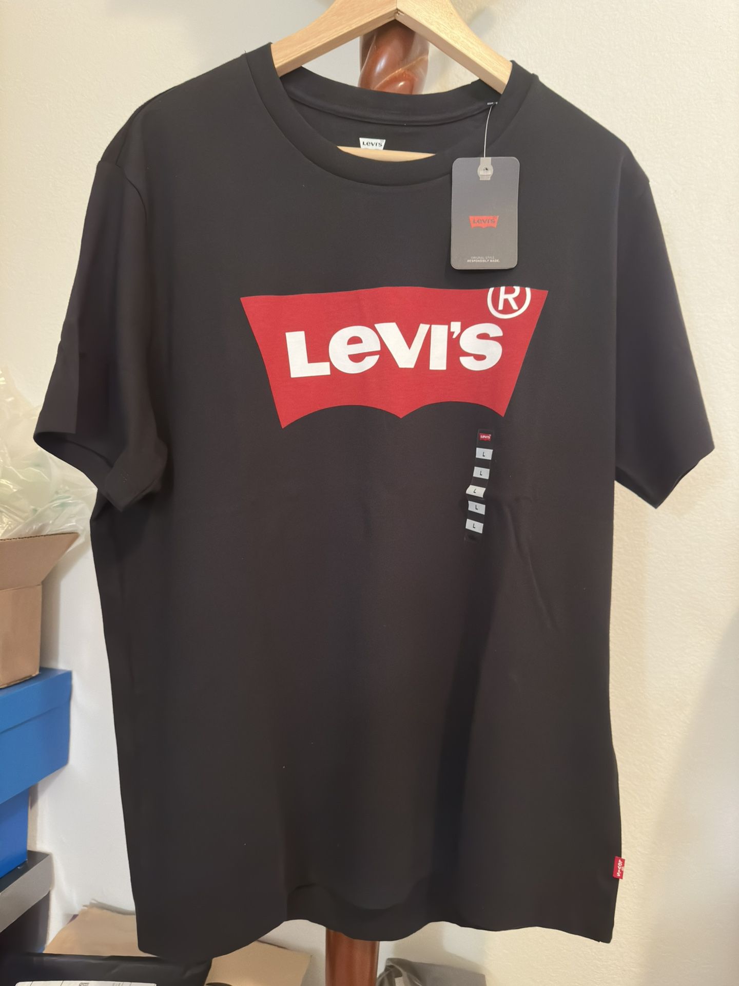Brand New Levi’s Logo Graphic T-Shirt - Black - Large