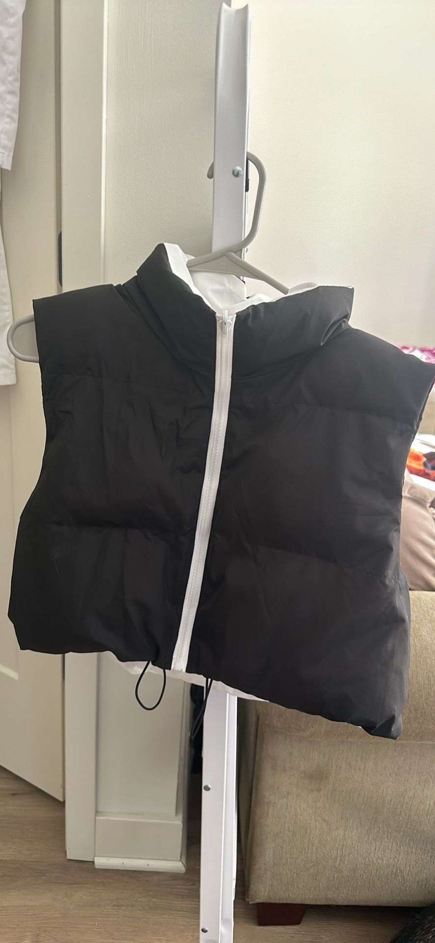 Cropped Puffer Vest Size Large
