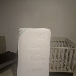 Two-Tone Baby Crib with Kolcraft Pediatric 800 Mattress