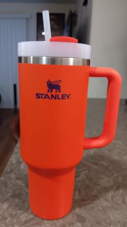 Stanley Quencher H20 flowstate vacuum insulated stainless steel tumbler w Lid & straw 44oz.