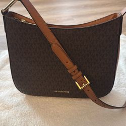 New Michael Kors Purse 