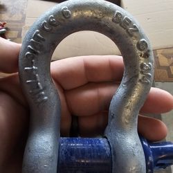 4 ¾T Shackles