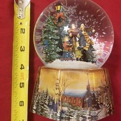 Musical Snow Globe Christmas Carolers - Plays We Wish You A Merry Christmas