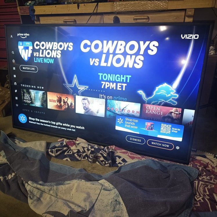 55" INCH SMART TV VIZIO WITH HMDI CABLE AND REMOTE 