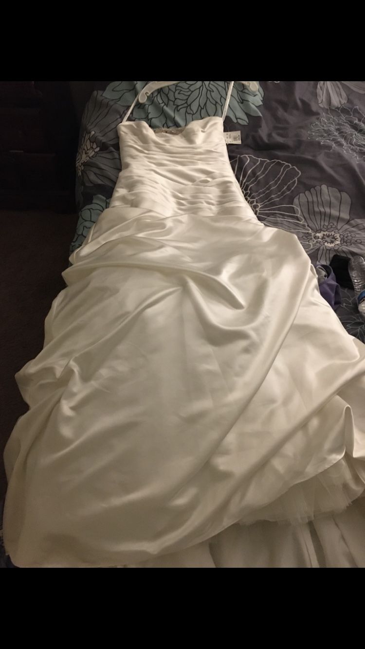 Beautiful Wedding Dress With Tags Still On. Never Worn 