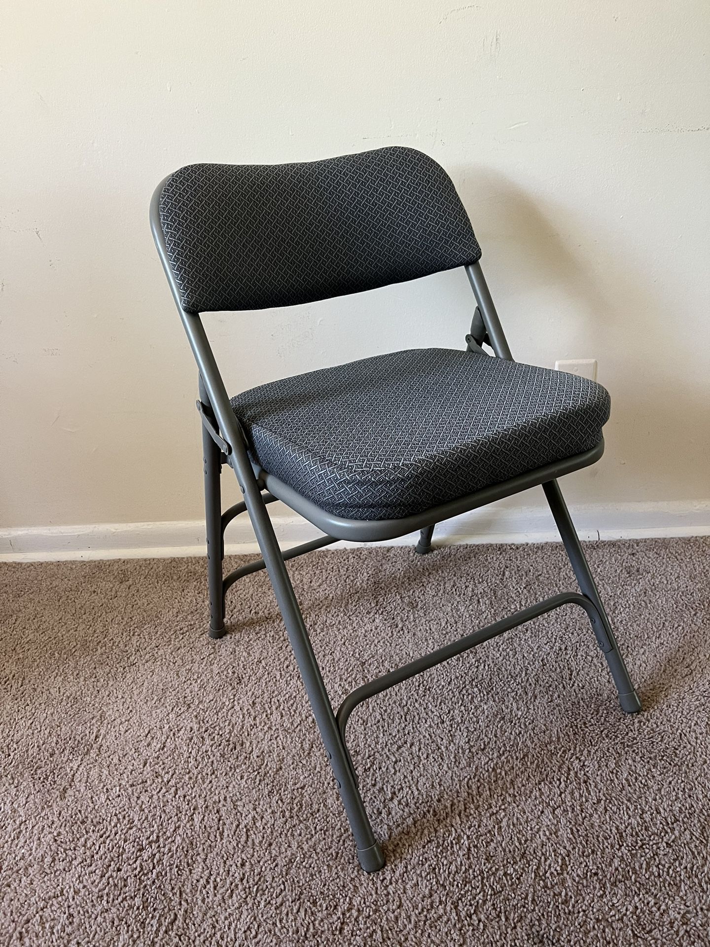 Comfortable Folding Chairs (Set of 4)