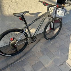 Specialized RockHopper Mountain Bike 26in Rims 43cm