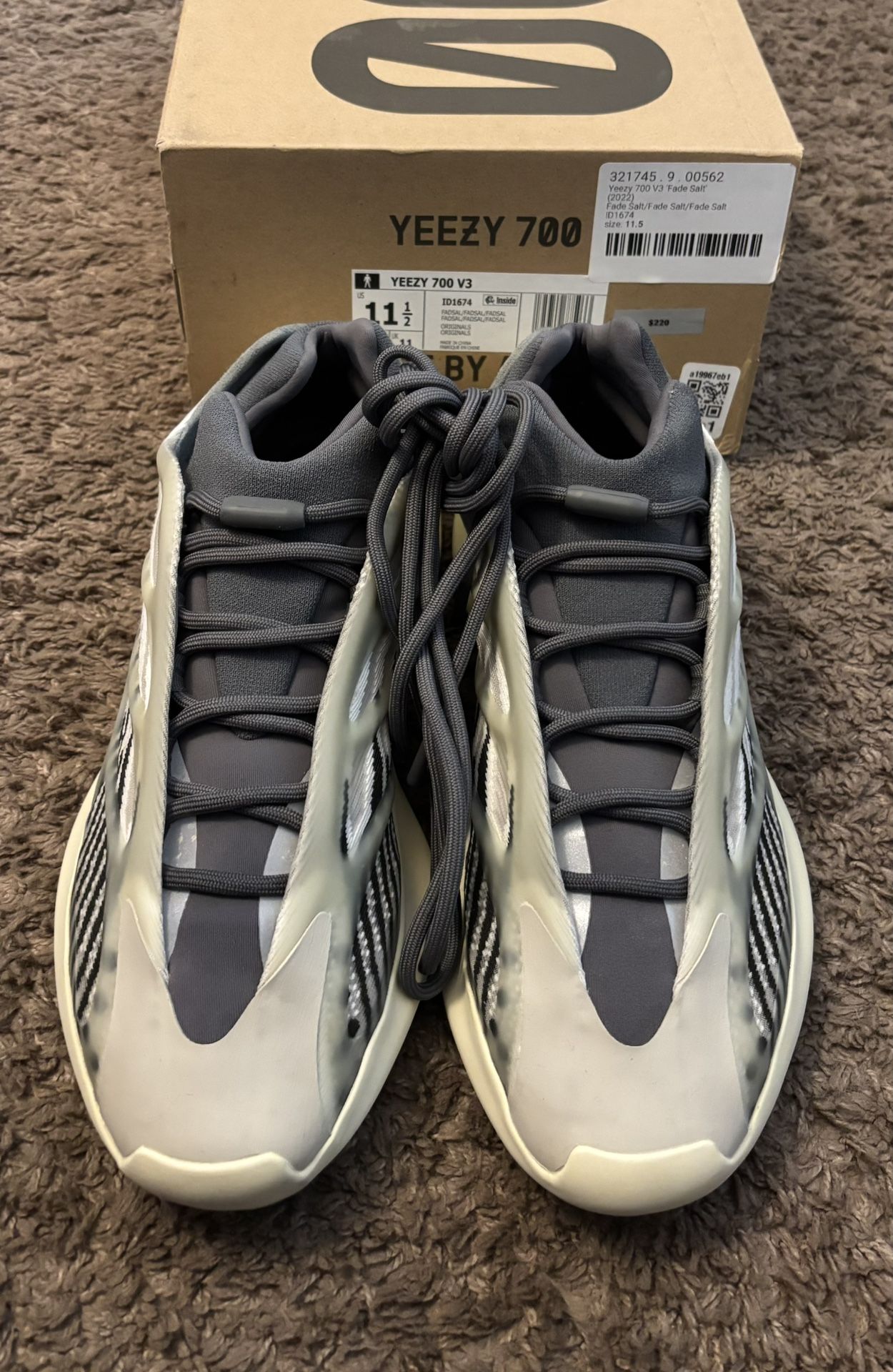 Yezzy 700 SZ 11.5 - infinityhomeware.co.za
