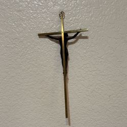 Vintage Brass Wall Crucifix – Home Decor