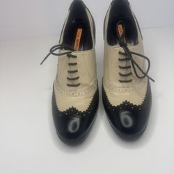 Via Spiga Two Tone Oxford Heels Size 5.5M
