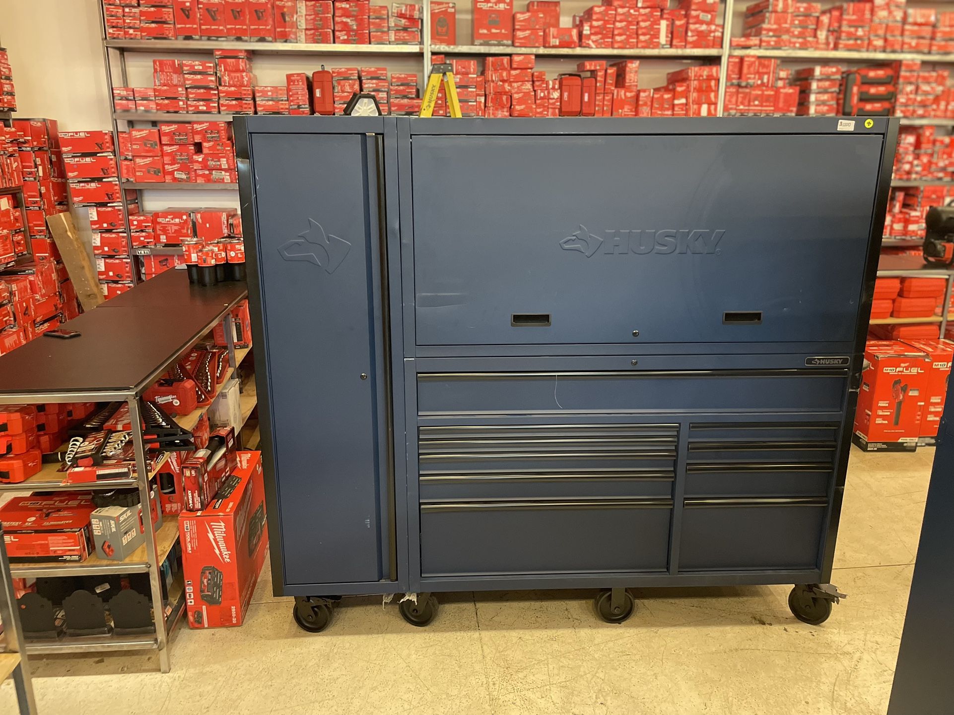 HUSKY 80 IN. W X 24 IN. D HEAVY DUTY 10DRAWERS GARAGE WORKCENTER AND