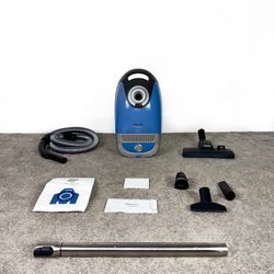 Like New ! Miele S2 HardFloor Canister Vacuum - Aspiradora Cleaner w/ all attachments