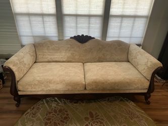 Vintage Victorian Style Sofa – Cream Floral Tapestry Couch