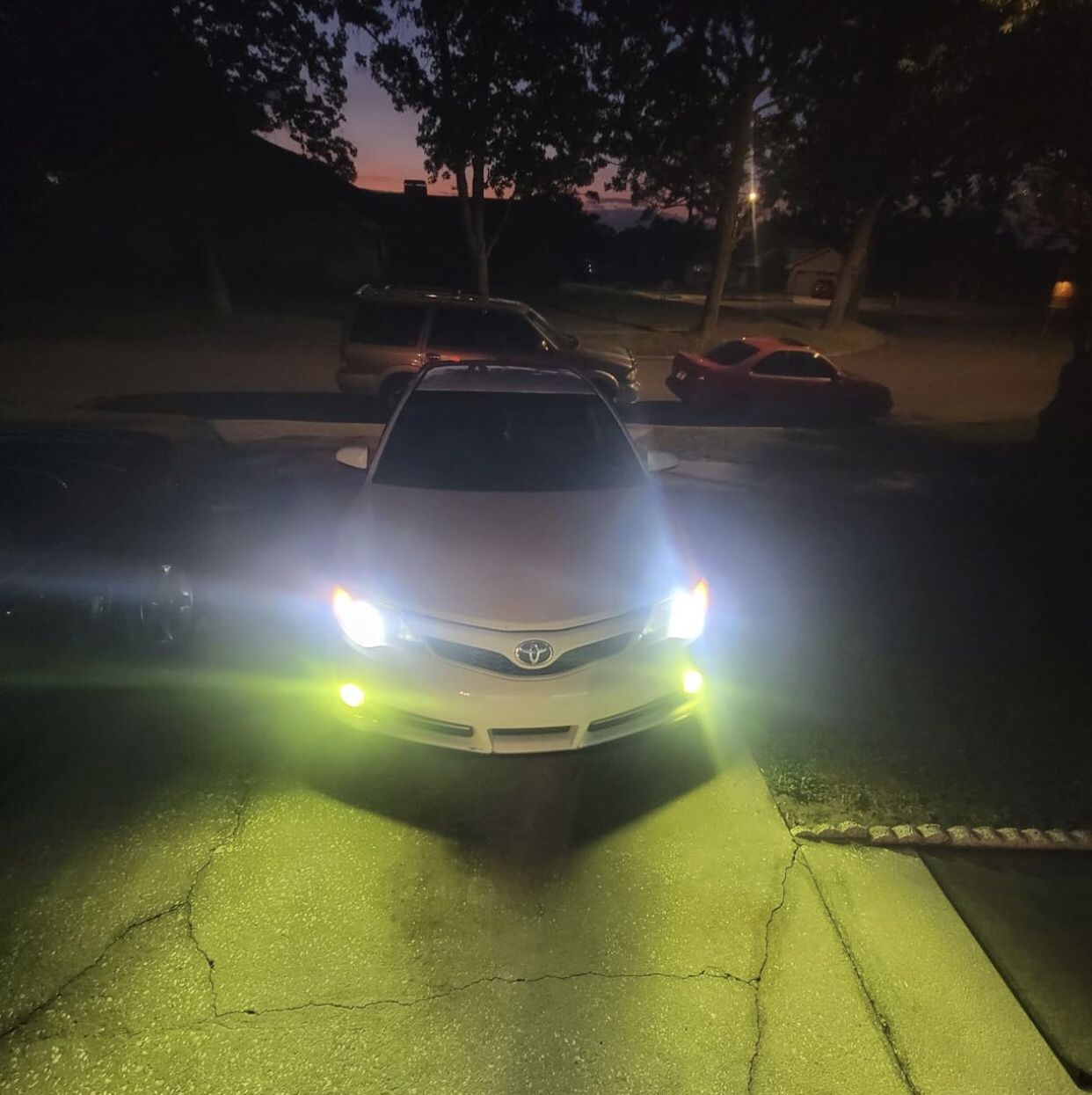 2504 PSX24W LED Fog Light Bulbs 6000K Xenon White 360° Light, Xtreme Super Bright PG20/7 Base Fog Lamps Replacement 5730 33-SMD