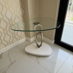 End Table With Metal Base 