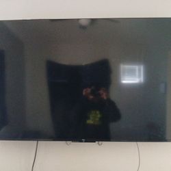 32 INCH ROKU TV BARELY USED !!
