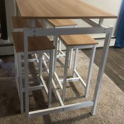 Dining Table With 4 Matching Stools 