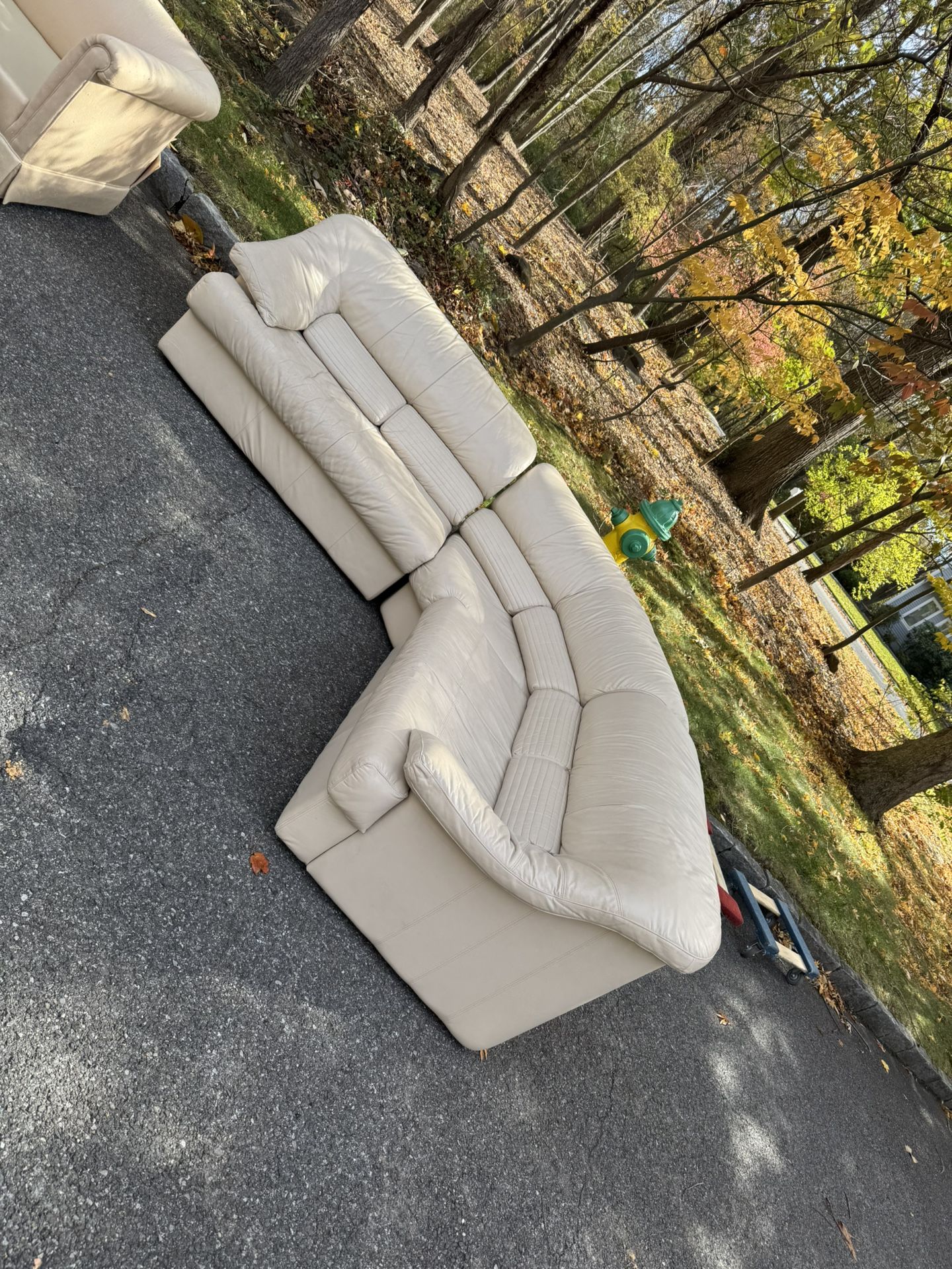 Vintage Italian sofa in then style of the 1970s +delivery