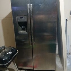 GE Side By Side Refrigerator And Freezer