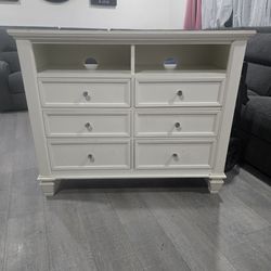 Dresser and night stand both for sale