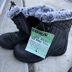 Girls Snow boots (New)