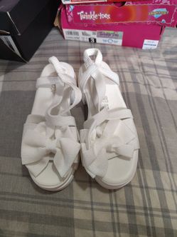 Girls sandals size4
