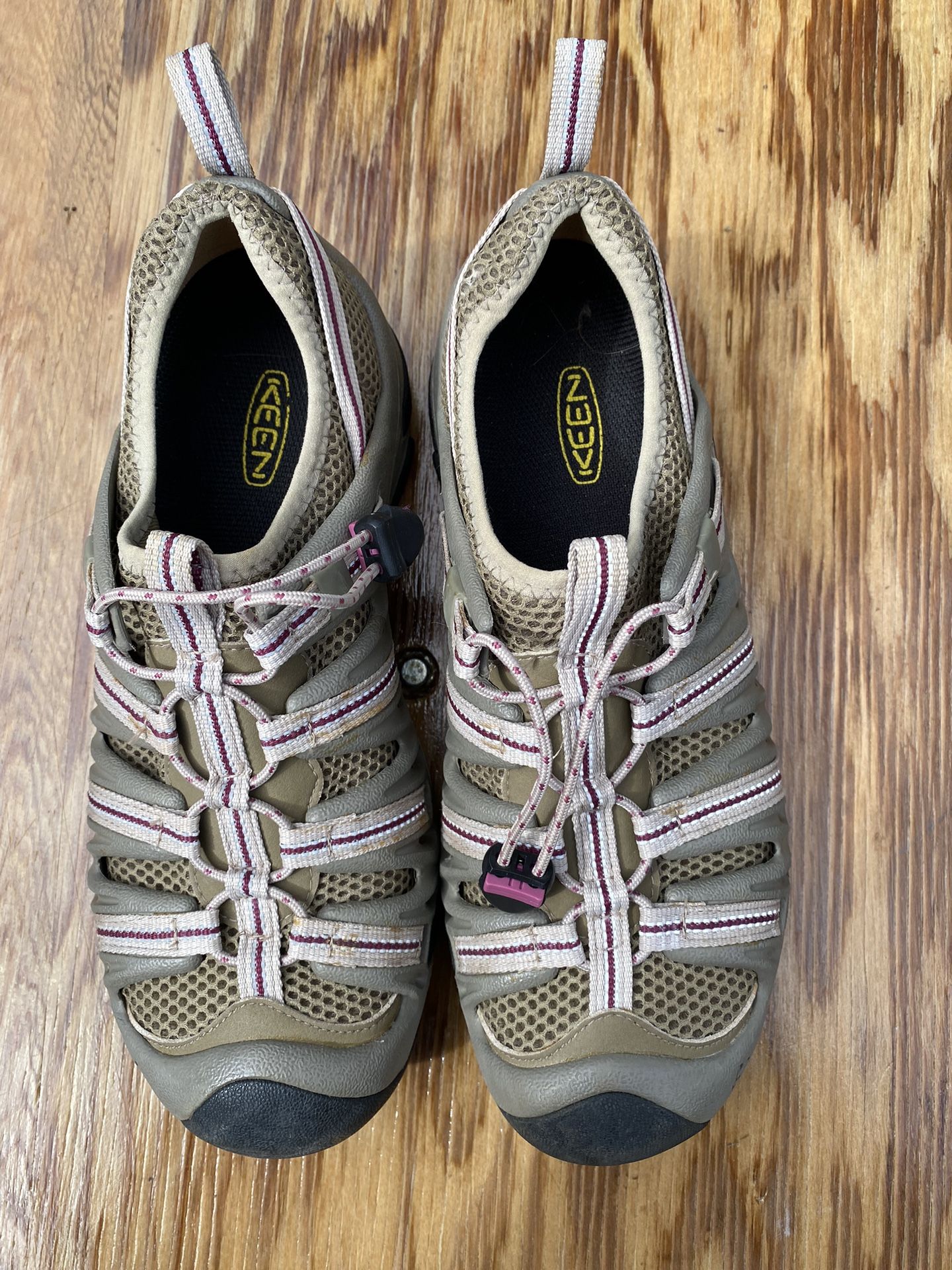 Women”s Keen Voyageur Hiking