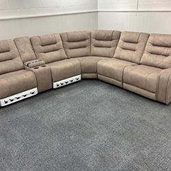 Barcalounger Carmelo Power Reclining Sectional 4 cup holders with USB! Retail $2399