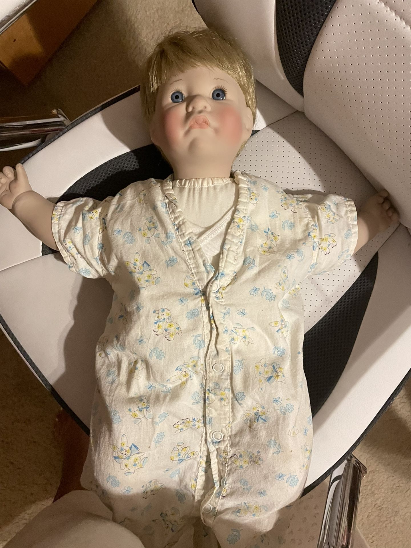 Lee Middleton First Moment open Eyes 20” Tall Doll
