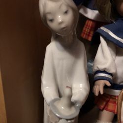 Lladro Girl With Candle Figurine