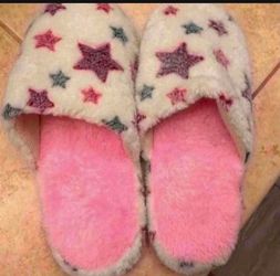 Womens slippers size 9/10 brand new
