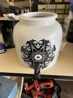 Ceramic water dispenser