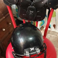 Underarms Wide Reciever Shoulder Pads And Helmet
