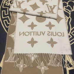 Louis Vuitton Black Wool & Silk Logomania Shine Scarf for Sale in New  Square, NY - OfferUp
