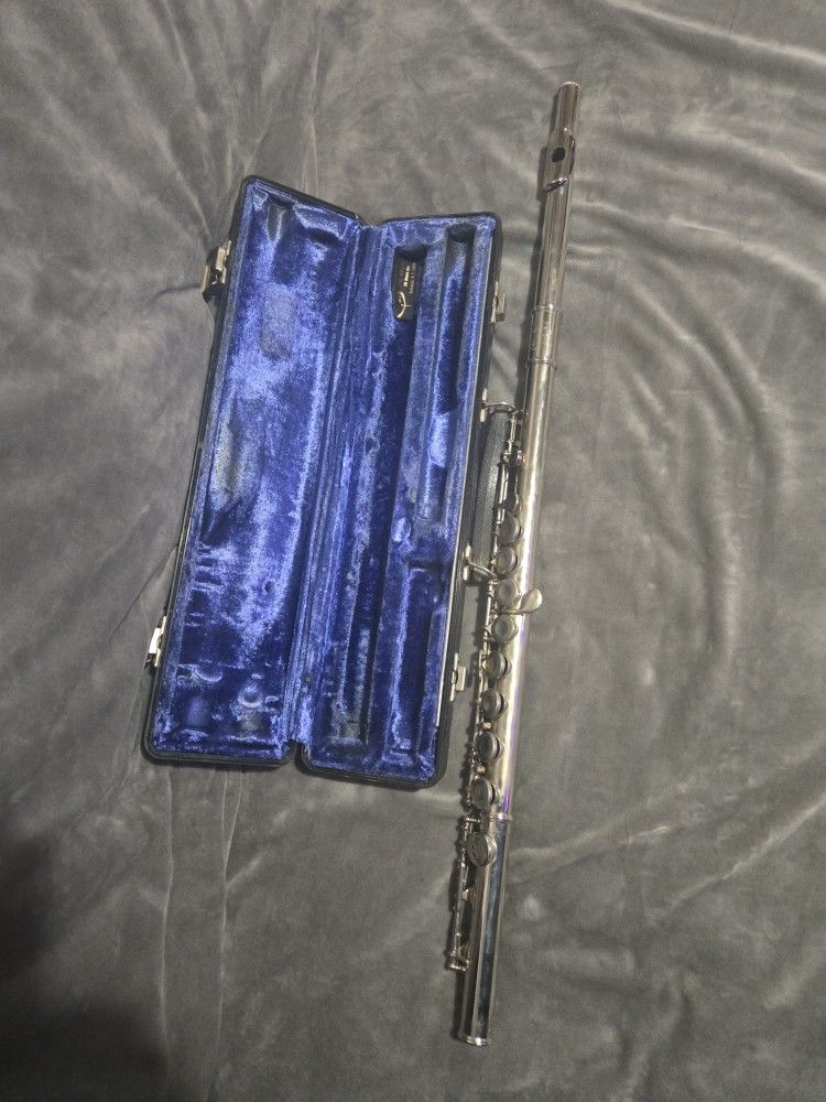 BUNDY SELMER FLUTE $49.