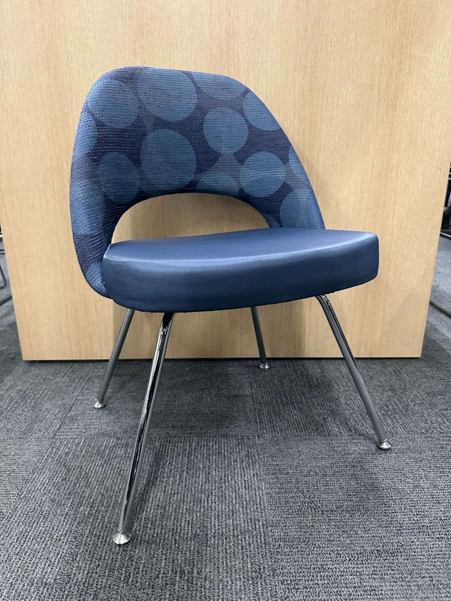 Knoll Saarinen Executive Office Side Chair (Blue Circular Pattern/Chrome)