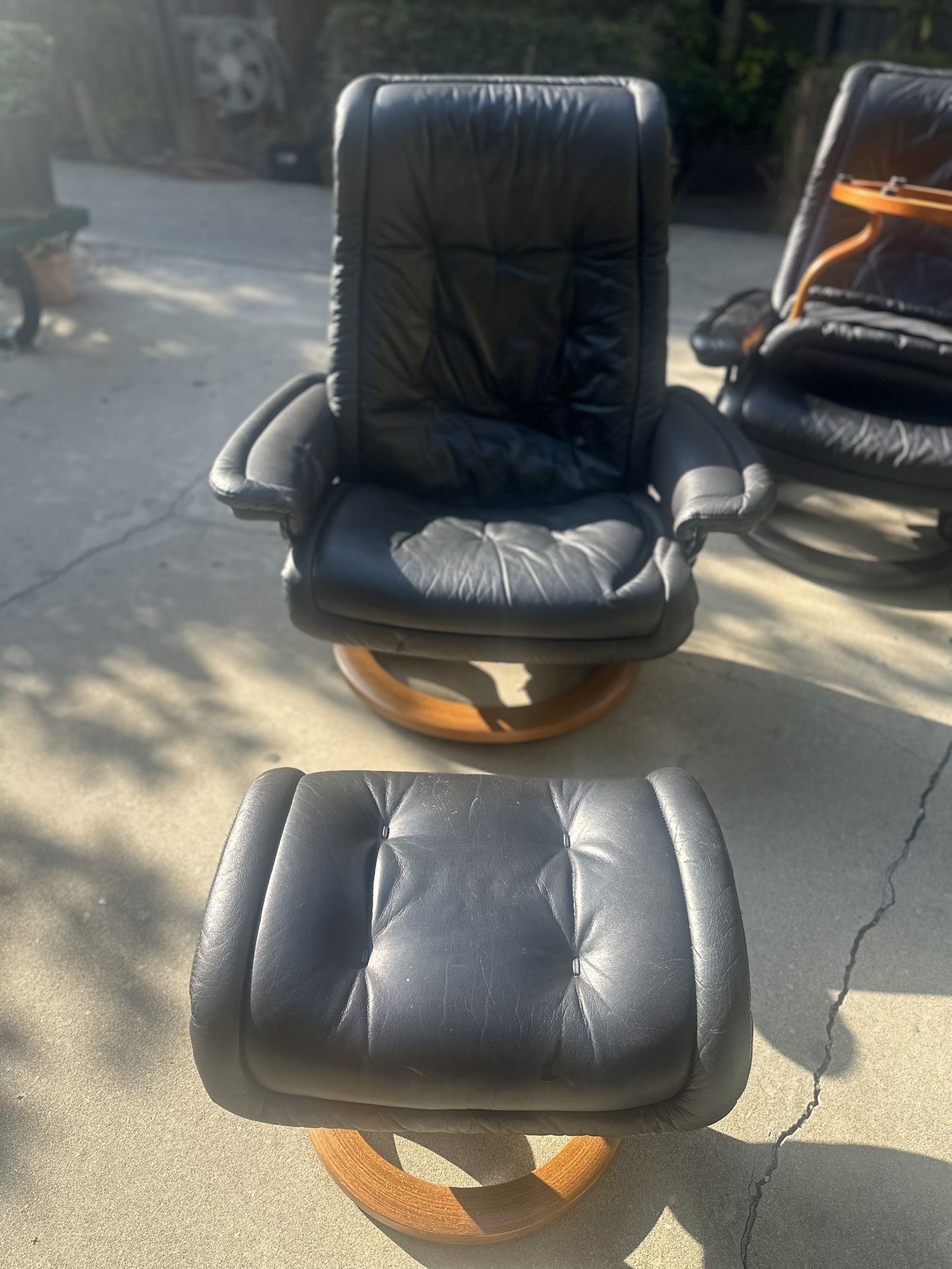 Swivel Ekornes Stressless Matching Recliner