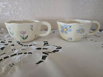 2 Mugs