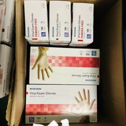 👋❤️👋$$$60 for 7 boxes (no I don't sell single boxes ) theres many available medium and  xlarge. — and a few Large medical powder free gloves- thats 