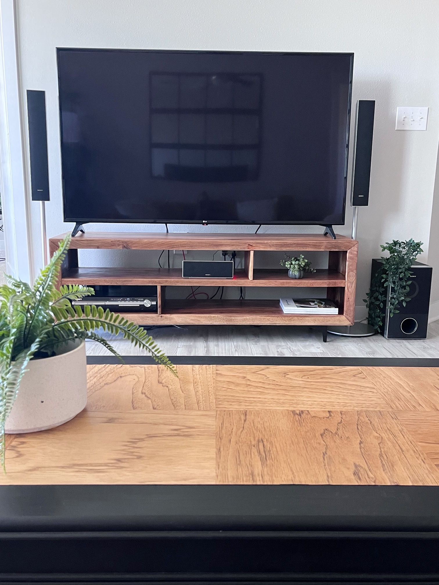 Olsen TV Stand / Console