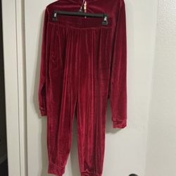 High quality elegant super soft women’s Fabletics red set never used size s 