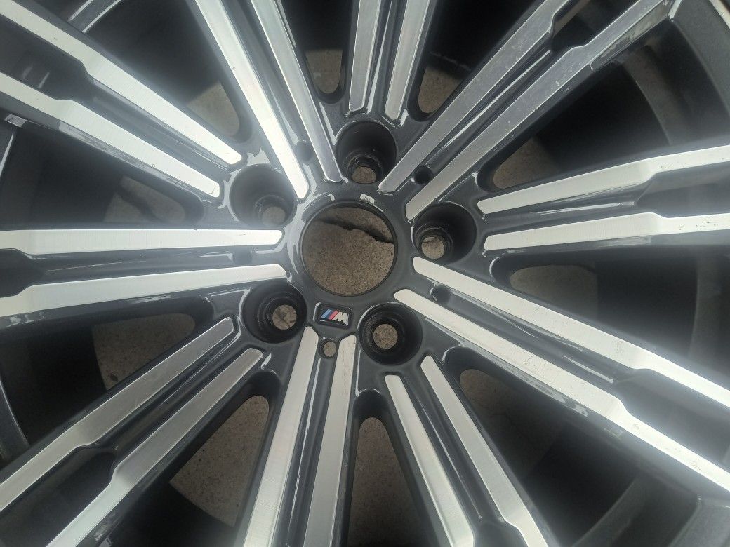 2022 OEM BMW M345I 18" Staggered Wheels