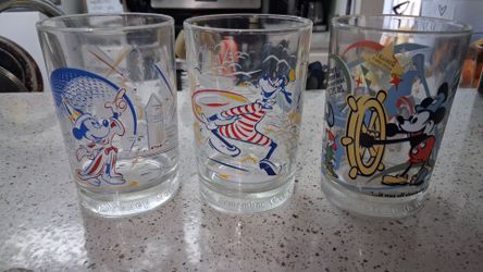 Disney glass set