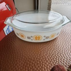Country Hex Vintage Pyrex 2.5 Casserole Dish