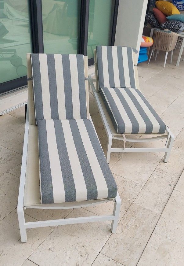 2 GARDEN ART Outdoor Chaise & Lounge With Cushion