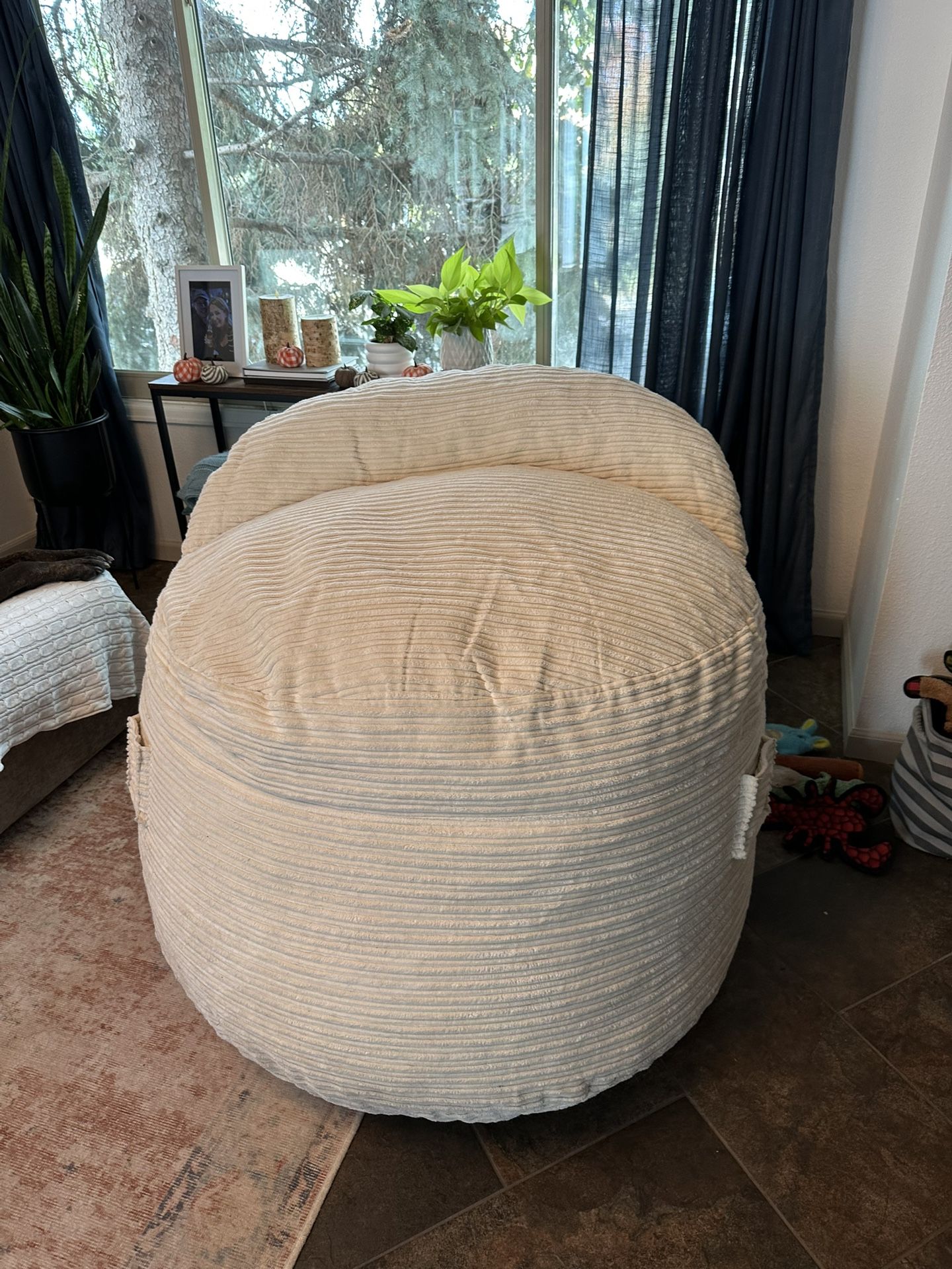 CordaRoy’s Queen Nest Beanbag Chair