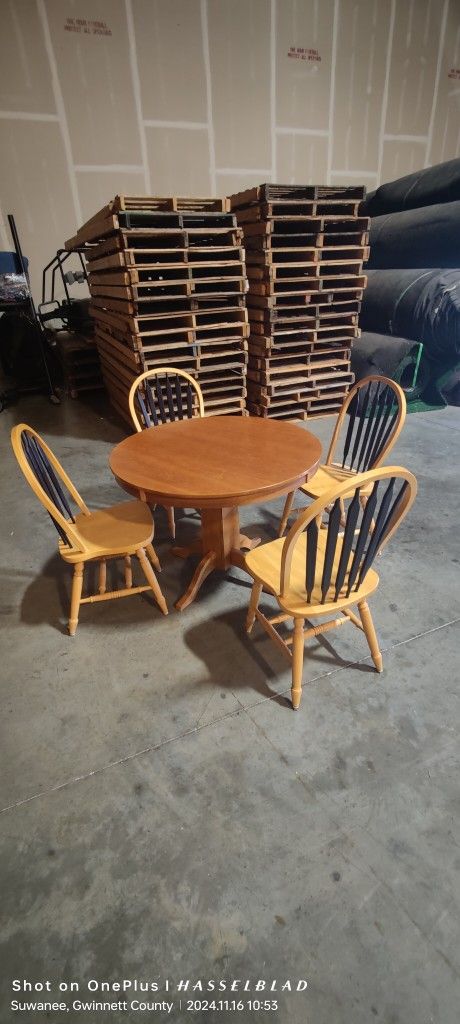 Round Kitchen Table