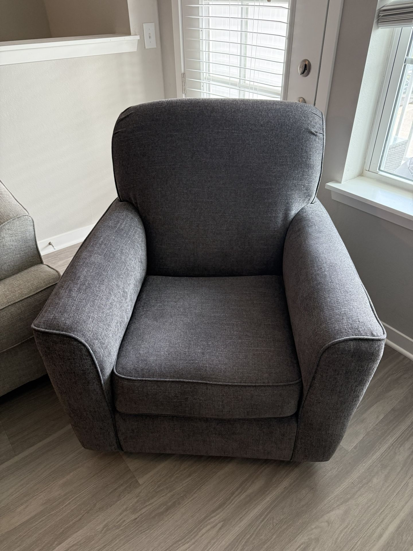 Swivel/ Rocking Chair